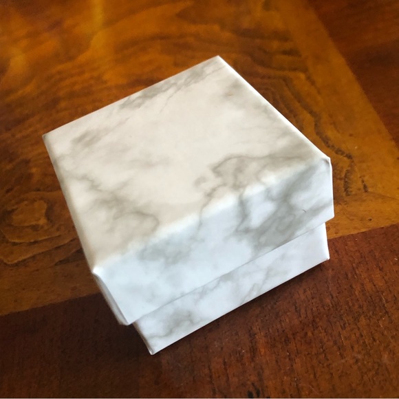 Men’s fashionable faceted black stone gold metal gentleman band ring NWT 10 - Picture 5 of 11